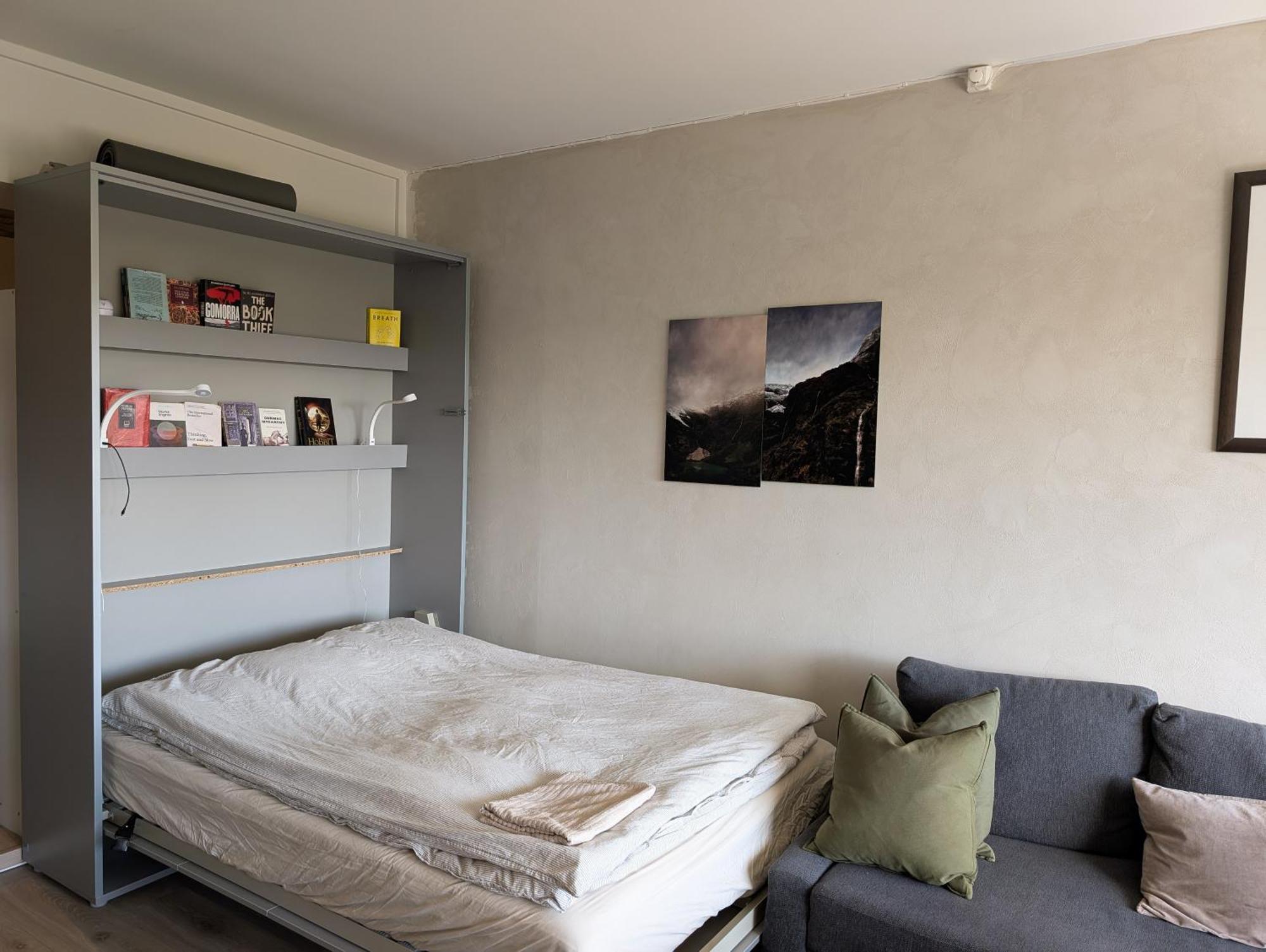 Spacious And Cozy Study With Balcony Lägenhet